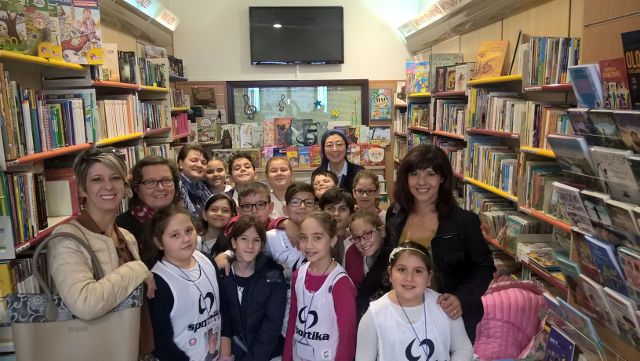 I bambini che frequentano la Scuola Orestano visitano la libreria Paoline di Palermo